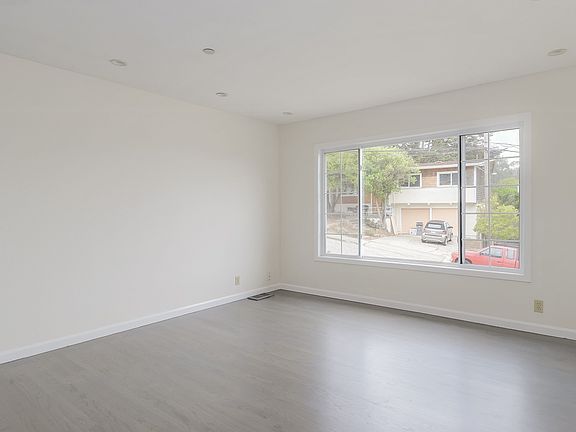 3rd image of 1021 Granada Dr