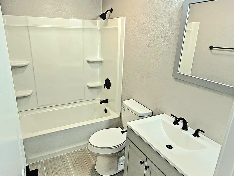 219 E 4th St #219 — Photo 25