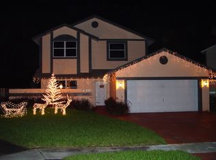 900 SW 100th Ter, Pembroke Pines, FL 33025