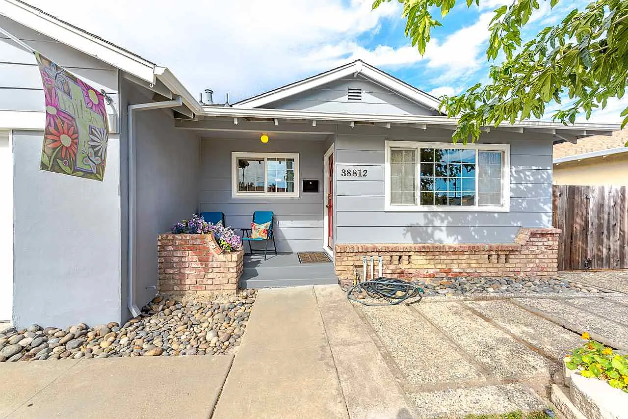 38812 Judie Way photo 1
