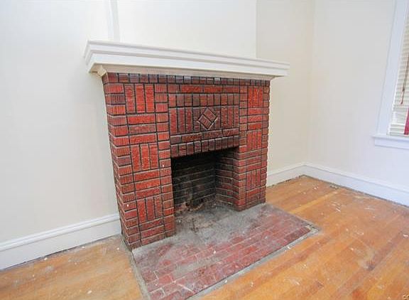 5th image of 2205 Rosewood Ave