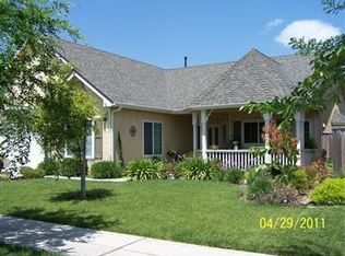 260 E Gibson Ave, Reedley, CA 93654