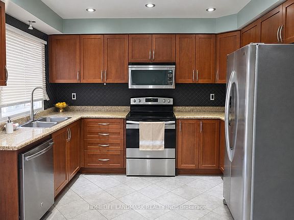 5th image of 19 Wetmeadow Dr