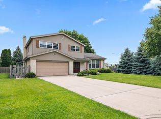 1409 E Rosehill Dr, Arlington Heights, IL 60004