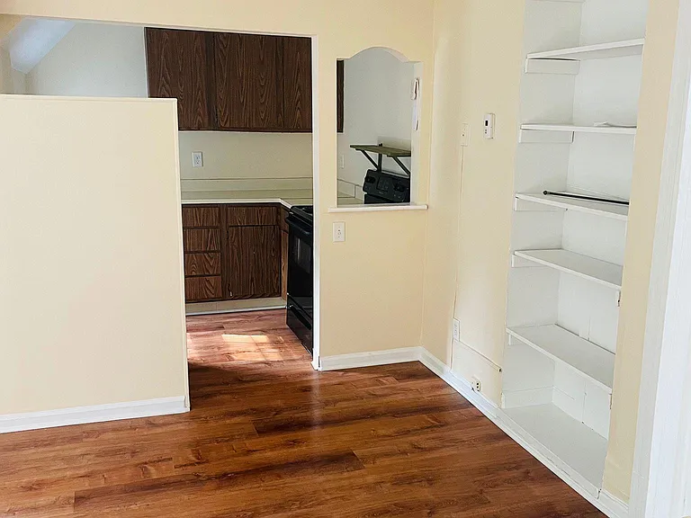 139 Rochelle Ave #2FM — Photo 4