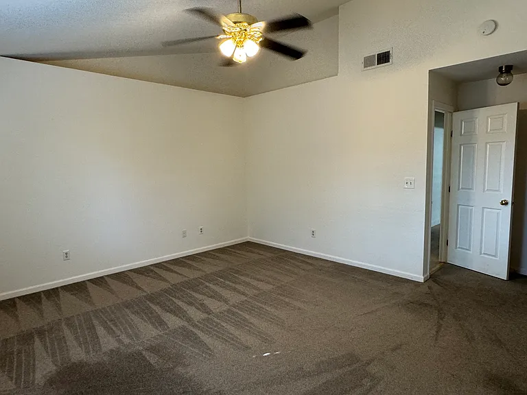 1740 Reyes Ln — Photo 8