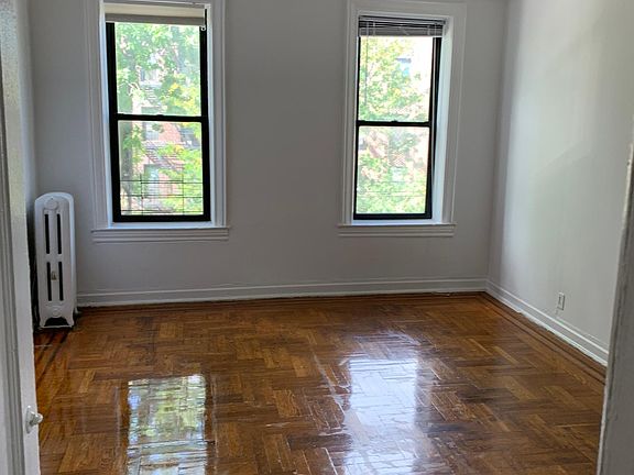 3rd image of 15803 Sanford Ave APT 2E