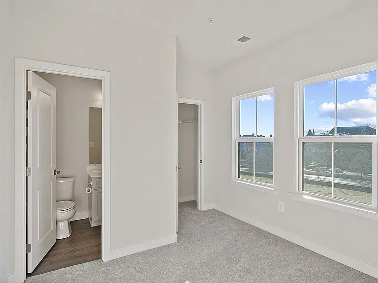 837 Lennox St — Photo 11