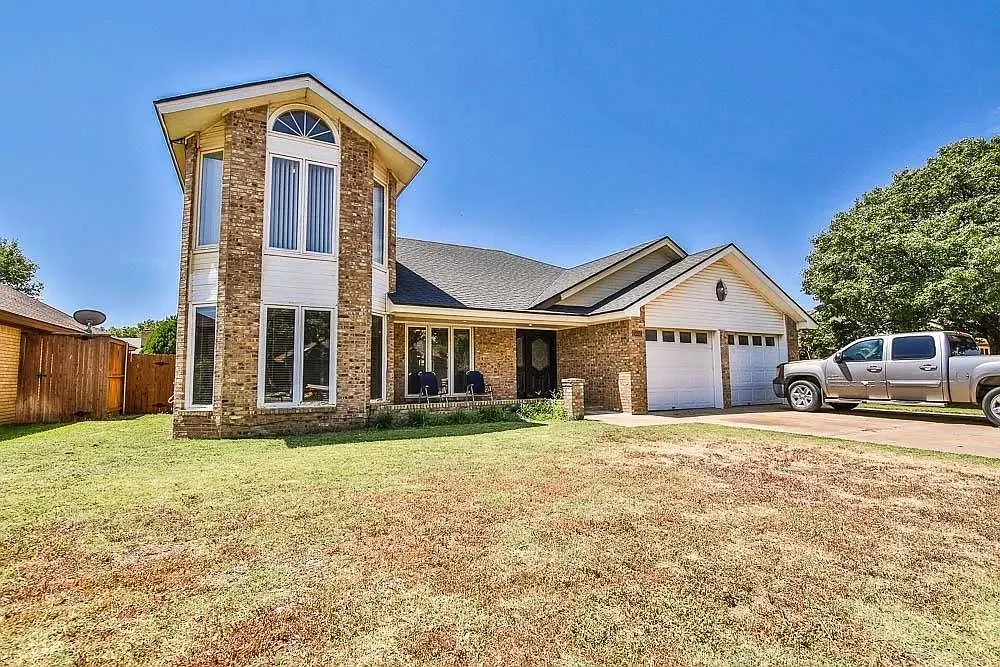 3 bed, 2.5 bath, 2103 sqft, $2,199 — Photo 1