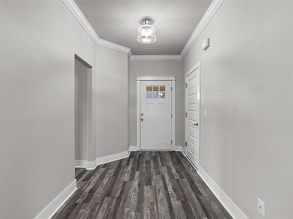 5th image of 889 Fair Oaks St