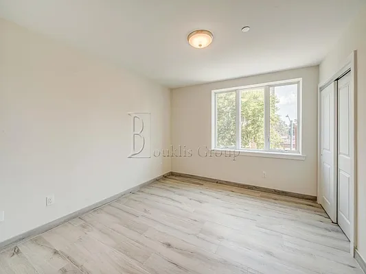 Rented by Bouklis Group | media 9