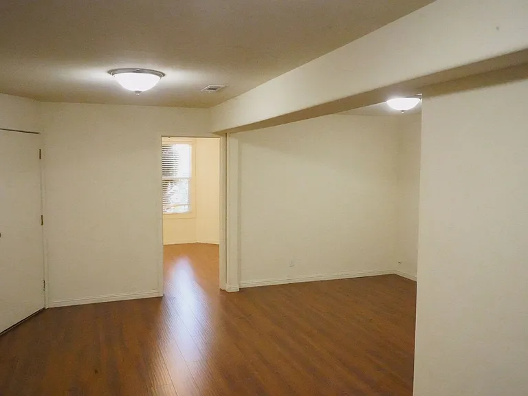 3231 Encinal Ave — Photo 2