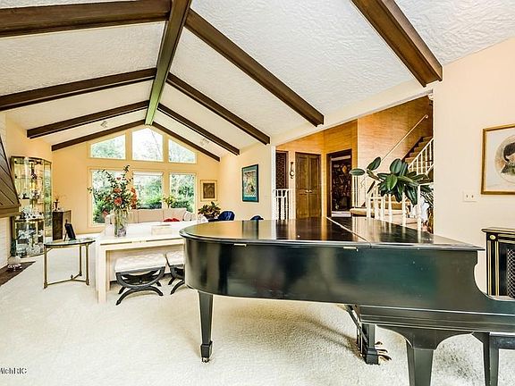 5th image of 675 N Greenbrook Cir