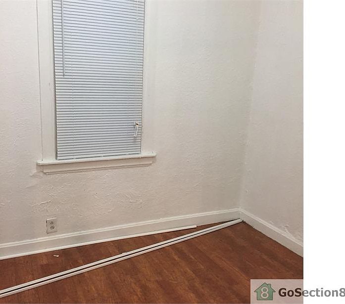 1st image of 7535 S Ingleside Ave Floor 1
