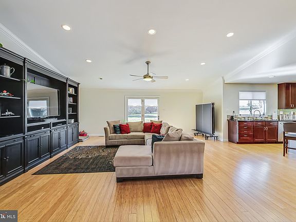 2nd image of 1645 Isabella Ct