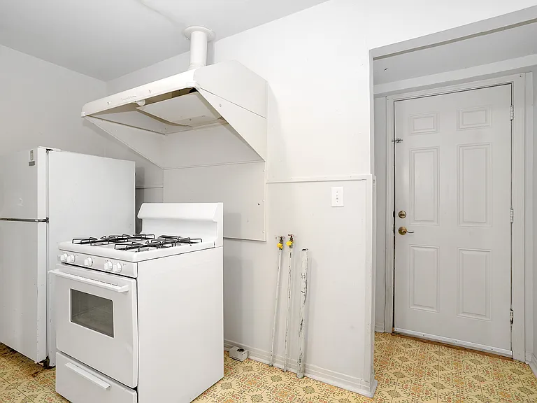 5832 Locke Ave — Photo 11