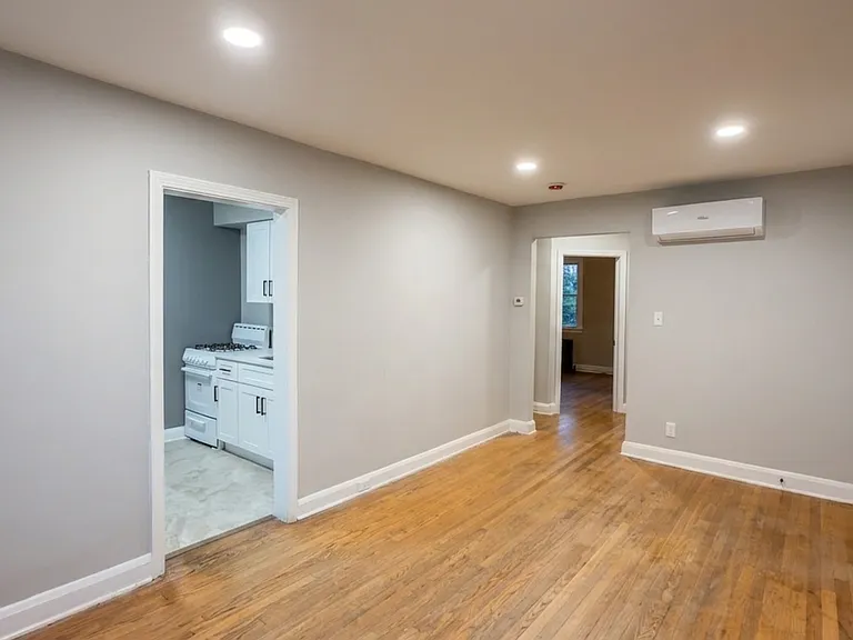6121 Chinquapin Pkwy #1 — Photo 2