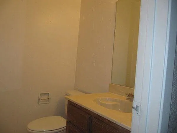 2 bed, 1.5 bath, 1040 sqft, $1,475 — Photo 3