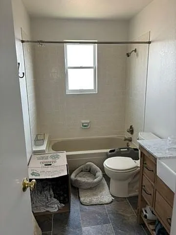 Upstairs full bathroom