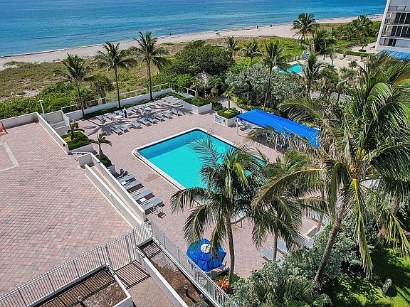 Stratford Arms Pool and Deck