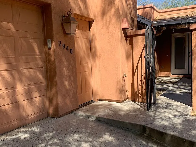 2940 N Adelaide Farms Pl — Photo 18