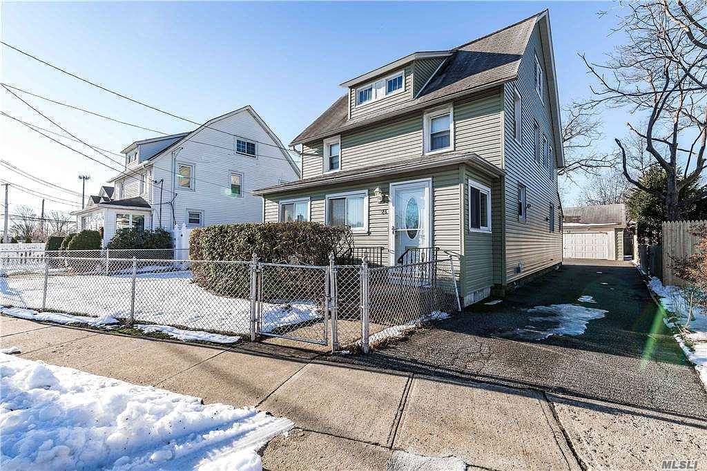 24 Raymond St Hicksville Ny 11801 Zillow