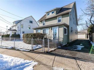 24 Raymond St, Hicksville, NY 11801