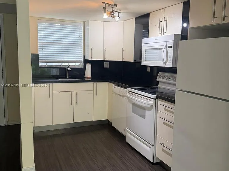 30 NW 87th Ave #C225 — Photo 9