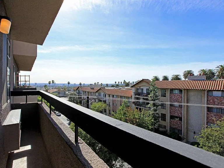 Savoy West Apartments — Photo 41