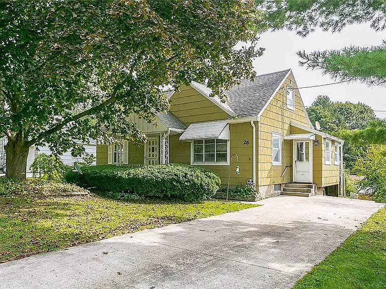 26 Garden Dr — Photo 1