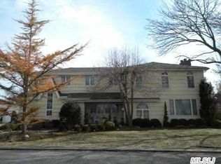 49 West Ln, Sayville, NY 11782
