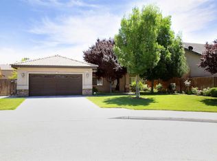 2134 N Ivanhoe Ave, Fresno, CA