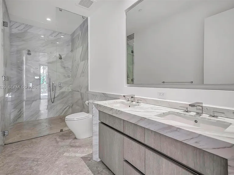 2831 S Bayshore Dr #402 — Photo 21