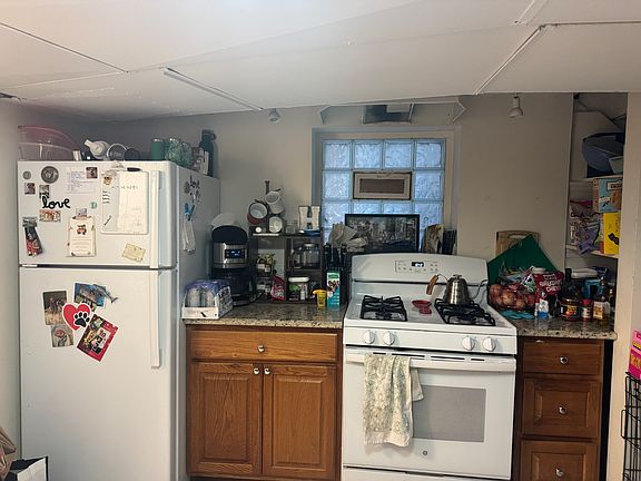 3rd image of 4538 N Artesian Ave