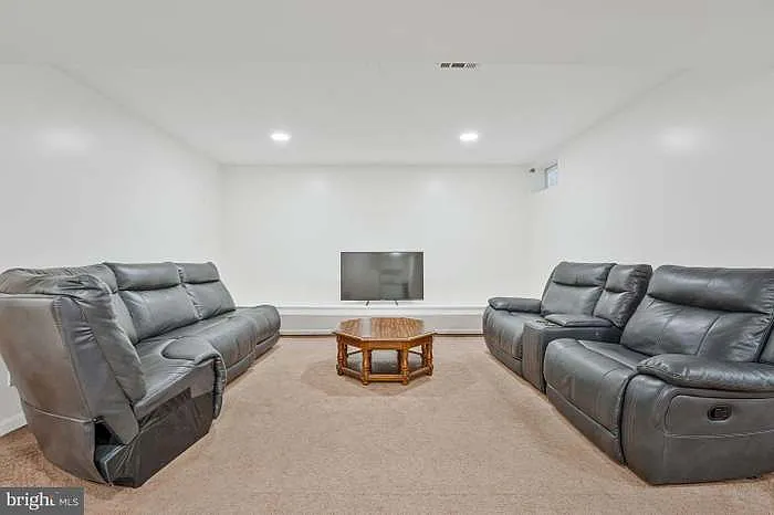 10491 Manns Harbor Ct — Photo 11