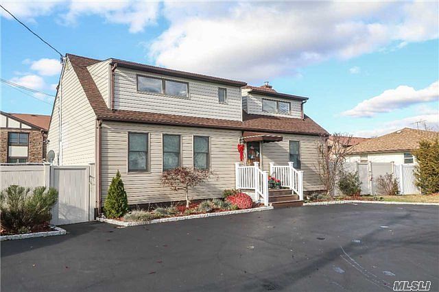 1st image of 222 West Dr