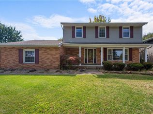 13541 Indian Creek Dr, Middleburg Heights, OH 44130