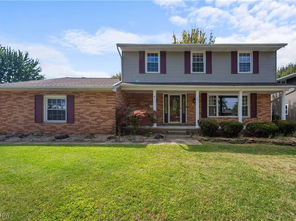 13541 Indian Creek Dr, Middleburg Heights, OH 44130