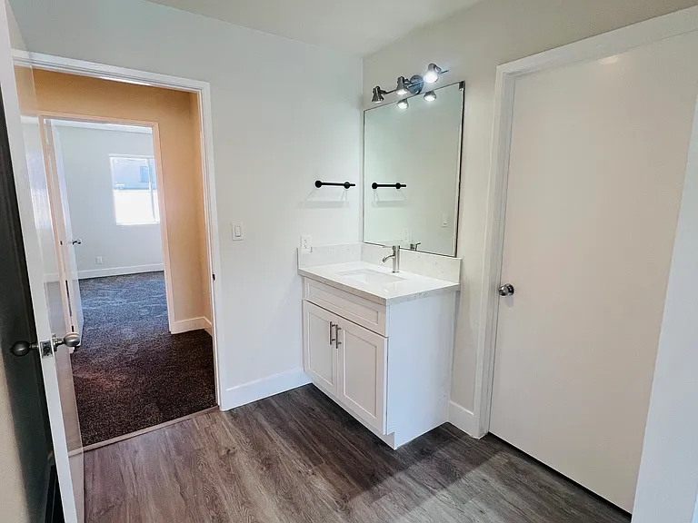 11738 Mayfield Ave #104 — Photo 26