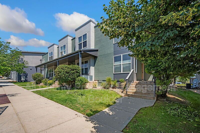 1st image of 1345 Yellow Pine Ave