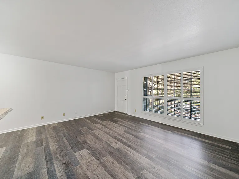 8401 N New Braunfels Ave #240 — Photo 16
