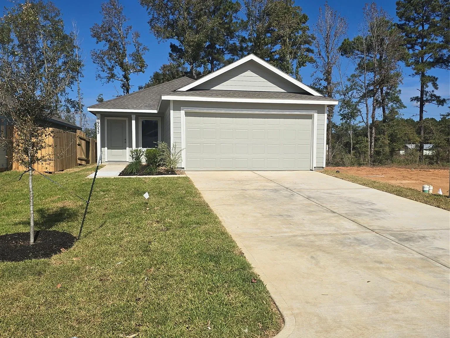 3 bed, 2.0 bath, 1402 sqft, $1,695 — Photo 1