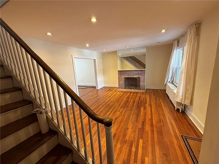 2332 Sherbrook St — Photo 26