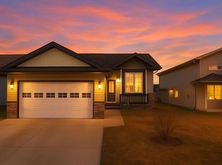 72 W Rozier Close, Sylvan Lake, AB T4S 0B7