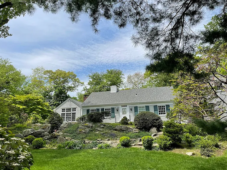 9 Tory Hole Rd — Photo 2