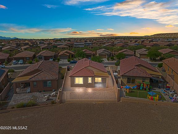 2nd image of 806 W Calle Calca