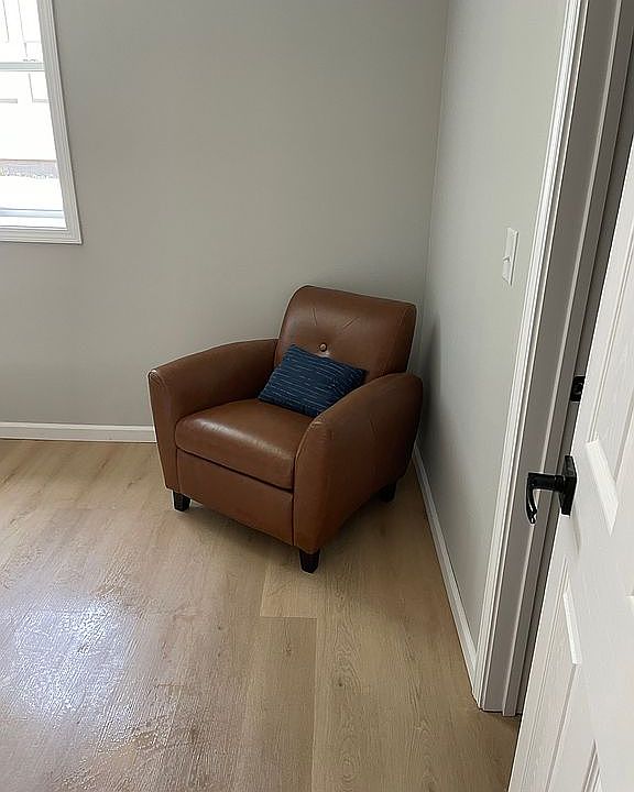 Sitting area in min bedroom