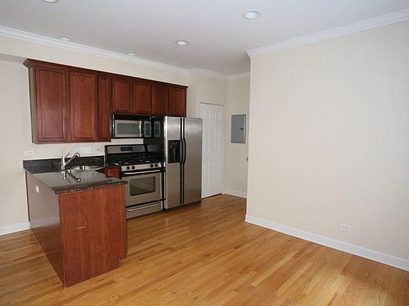 2nd image of 3252 N Clifton Ave #Two_west