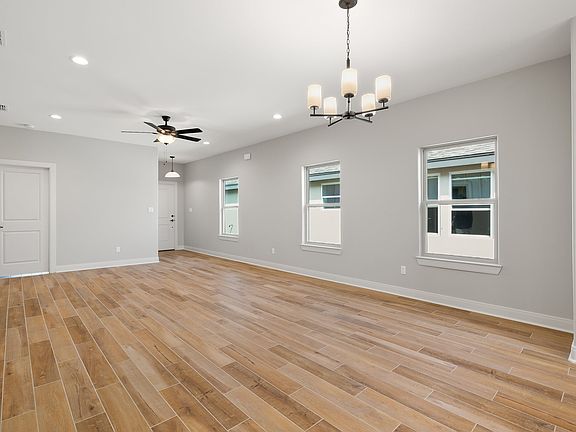 3rd image of 529 Palo Blanco St