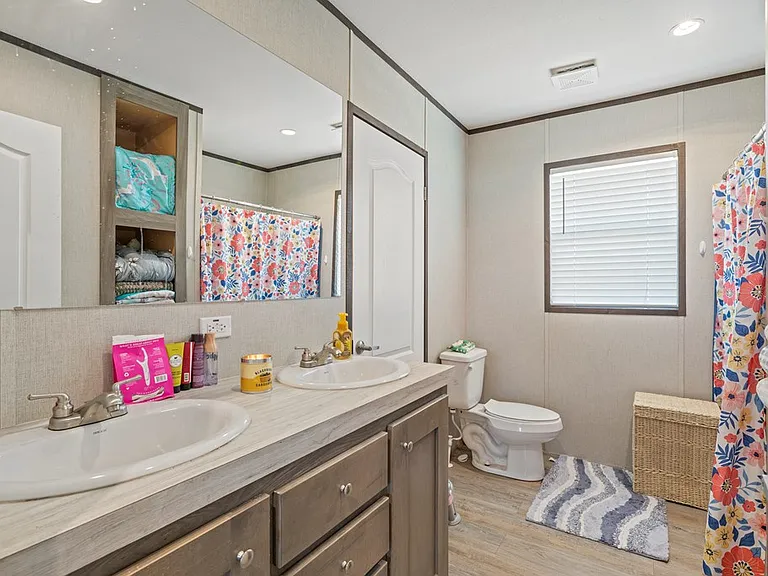 300 Reed Rd — Photo 14